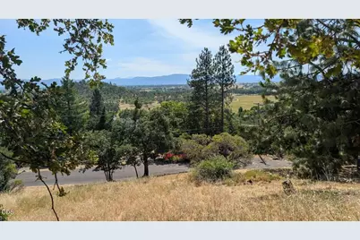 814 Mesa Drive, Eagle Point, OR 97524 - Photo 4