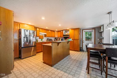 2954 Farmington Avenue, Medford, OR 97504 - Photo 12