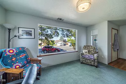 2954 Farmington Avenue, Medford, OR 97504 - Photo 4