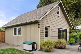 854 Delsie Dr, Grants Pass, OR 97527 - Photo 26