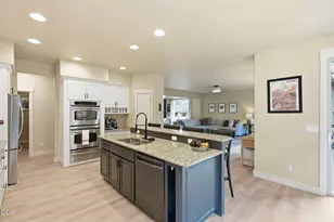 466 NW Flagline Dr, Bend, OR 97703 - Photo 18