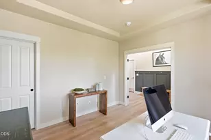466 NW Flagline Dr, Bend, OR 97703 - Photo 8