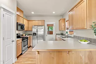 21274 NE Beall Dr, Bend, OR 97701 - Photo 14
