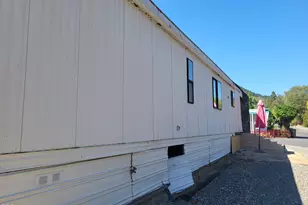 2325 NW Highland Ave, Grants Pass, OR 97526 - Photo 4