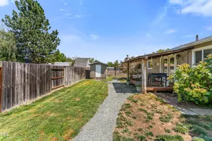 1310 SE Perry St, Grants Pass, OR 97526 - Photo 22