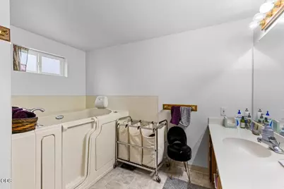 1000 La Loma Drive, Medford, OR 97504 - Photo 8