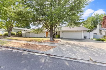 1000 La Loma Drive, Medford, OR 97504 - Photo 2