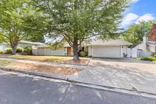 1000 La Loma Dr, Medford, OR 97504 - Photo 2