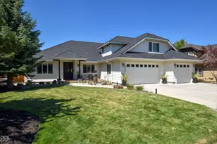 3339 NE Sandalwood Dr, Bend, OR 97701 - Photo 4