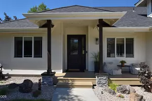 3339 NE Sandalwood Dr, Bend, OR 97701 - Photo 6