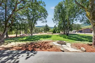 5485 Kane Creek Rd, Central Point, OR 97502 - Photo 8