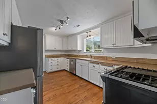 95 Champlin Ln, Gold Hill, OR 97525 - Photo 12