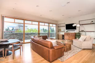 919 NW Bond St, Bend, OR 97701 - Photo 4