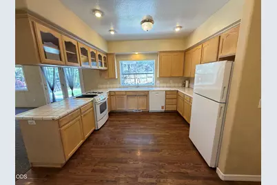 3223 Parkview Court, Medford, OR 97504 - Photo 4
