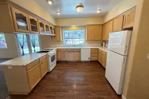 3223 Parkview Ct, Medford, OR 97504 - Photo 4
