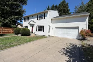 3223 Parkview Ct, Medford, OR 97504 - Photo 2
