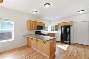 20617 Foxborough Ln, Bend, OR 97702 - Photo 6