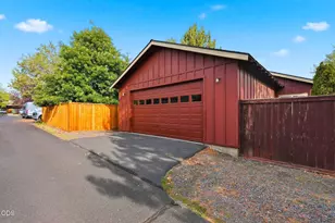20617 Foxborough Ln, Bend, OR 97702 - Photo 28