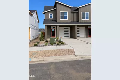 709 NW Walnut Avenue, Redmond, OR 97756 - Photo 1