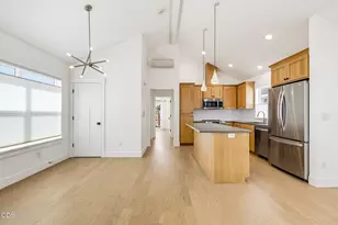 583 Coffee Ln, Ashland, OR 97520 - Photo 2