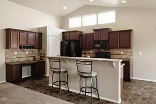 2447 NW Greenwood Ave, Redmond, OR 97756 - Photo 6