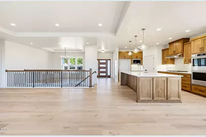 5609 Fallbrook Lane, Medford, OR 97504 - Photo 10