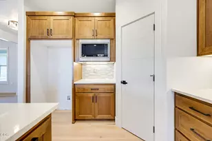 5609 Fallbrook Ln, Medford, OR 97504 - Photo 14