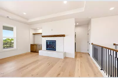5609 Fallbrook Lane, Medford, OR 97504 - Photo 6