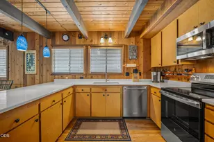 56828 Deschutes Ln, Sunriver, OR 97707 - Photo 4