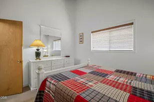 56828 Deschutes Ln, Sunriver, OR 97707 - Photo 18