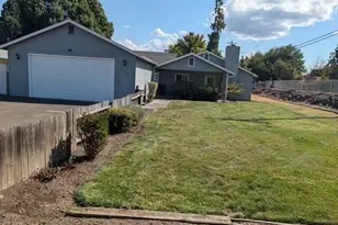 3672 Bursell Rd, Central Point, OR 97502 - Photo 6
