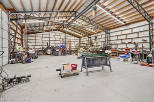 10001 E Antelope Rd, Eagle Point, OR 97524 - Photo 22