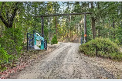 10001 E Antelope Road, Eagle Point, OR 97524 - Photo 44