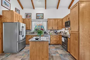 10001 E Antelope Rd, Eagle Point, OR 97524 - Photo 10