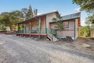 10001 E Antelope Rd, Eagle Point, OR 97524 - Photo 4