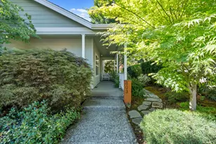 803 Buck Point St, Central Point, OR 97502 - Photo 2