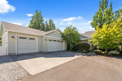 803 Buck Point Street, Central Point, OR 97502 - Photo 1