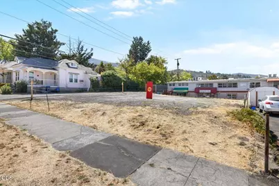 283 N 2nd Street, Ashland, OR 97520 - Photo 2