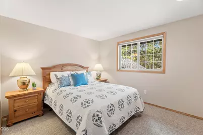17900 Red Cedar Lane #5, Sunriver, OR 97707 - Photo 12