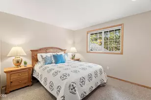 17900 Red Cedar Ln, Sunriver, OR 97707 - Photo 12