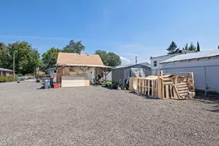 2921 Table Rock Rd, Medford, OR 97501 - Photo 10