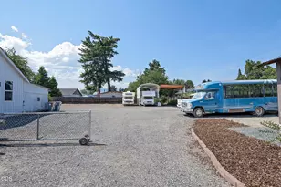 2921 Table Rock Rd, Medford, OR 97501 - Photo 8