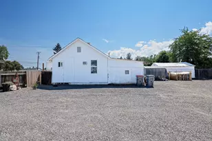 2921 Table Rock Rd, Medford, OR 97501 - Photo 4