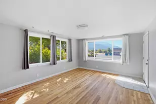 2072 NE Fairview Ave, Grants Pass, OR 97526 - Photo 6