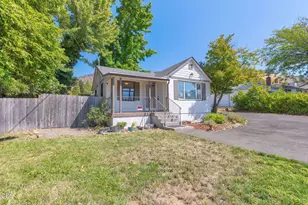 2072 NE Fairview Ave, Grants Pass, OR 97526 - Photo 26