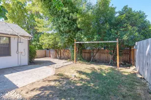 2072 NE Fairview Ave, Grants Pass, OR 97526 - Photo 18