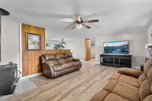 22988 Lariat Ln, Bend, OR 97701 - Photo 4