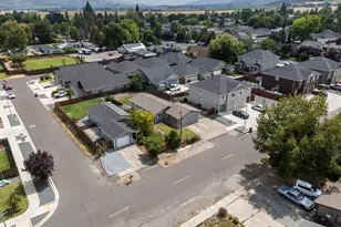 1827 Lillian St, Medford, OR 97501 - Photo 32