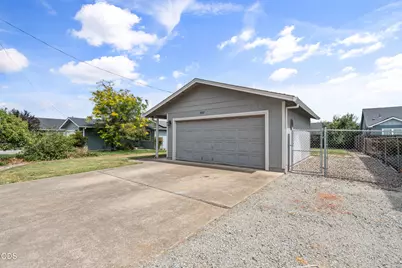 1827 Lillian Street, Medford, OR 97501 - Photo 2