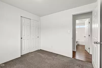 1827 Lillian Street, Medford, OR 97501 - Photo 16